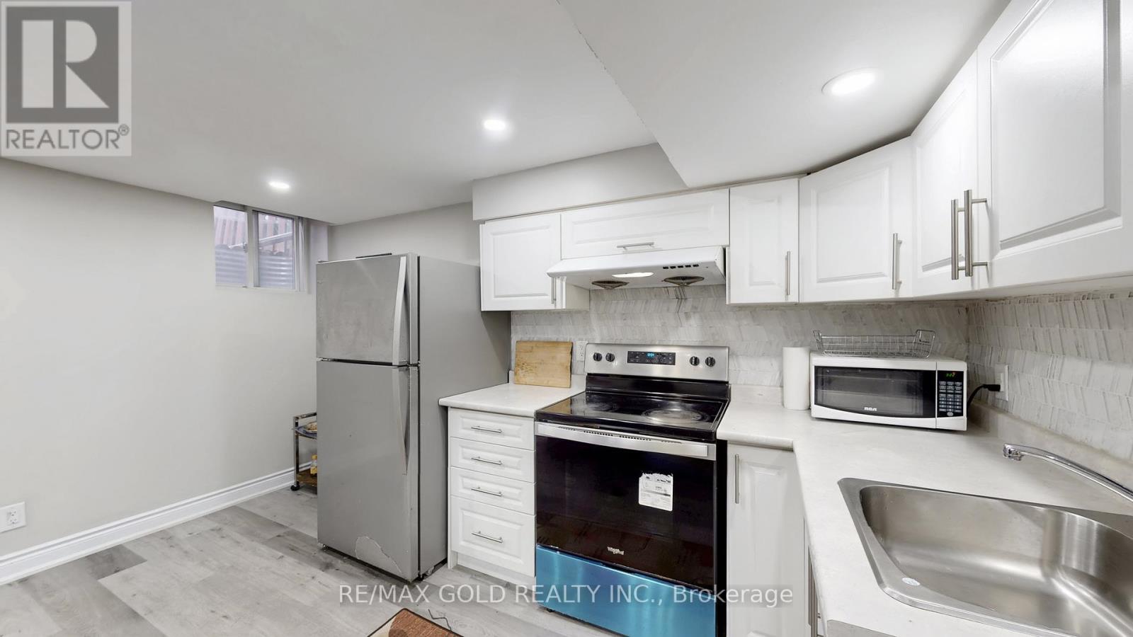 12 Glencastle Square, Brampton, Ontario  L6S 2H8 - Photo 42 - W12703906