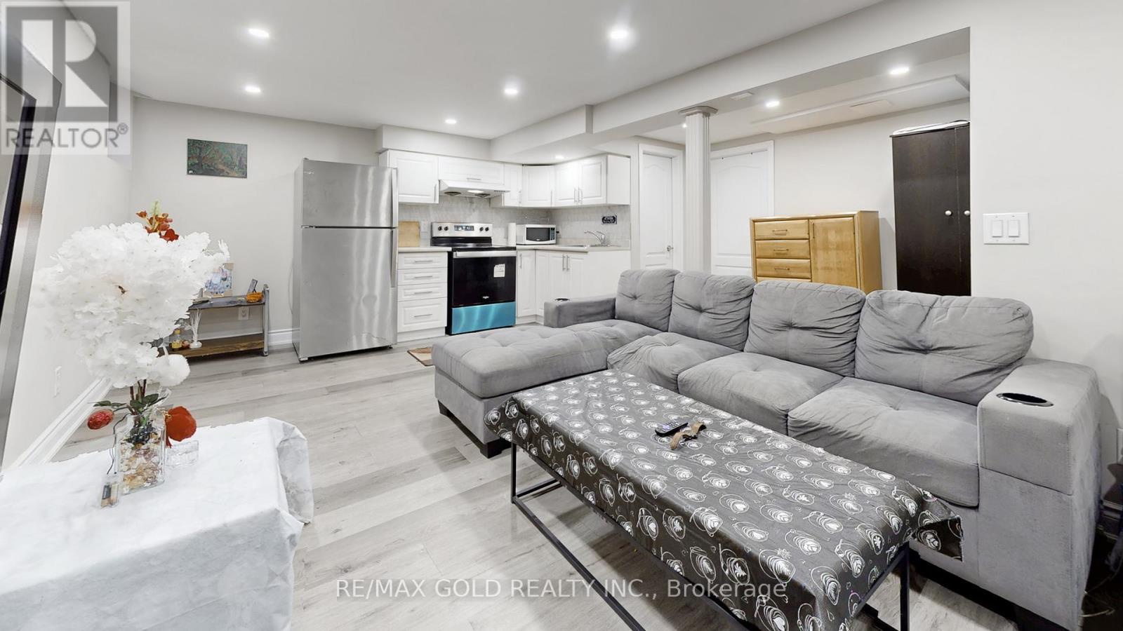 12 Glencastle Square, Brampton, Ontario  L6S 2H8 - Photo 39 - W12703906