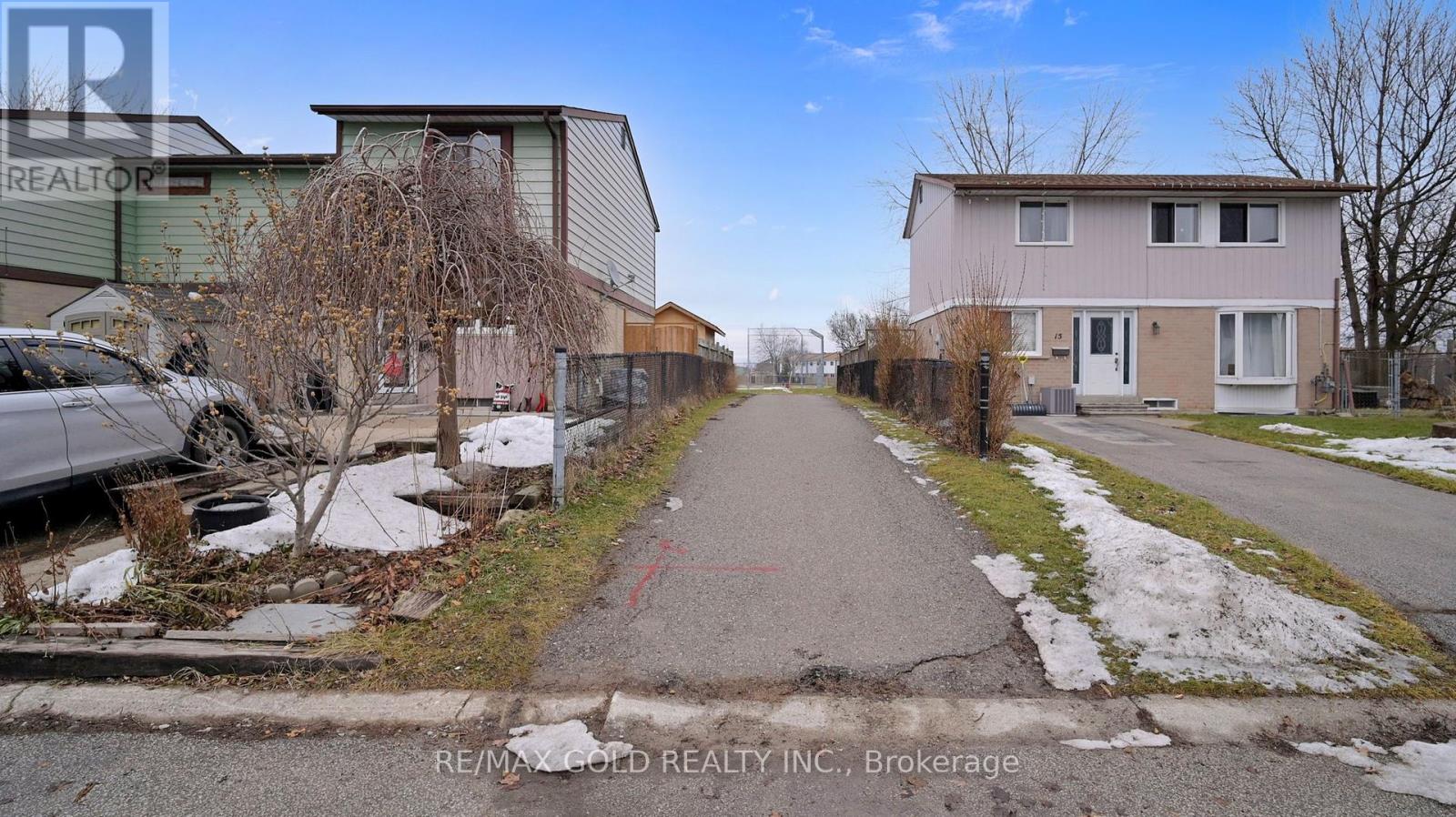 12 Glencastle Square, Brampton, Ontario  L6S 2H8 - Photo 48 - W12703906