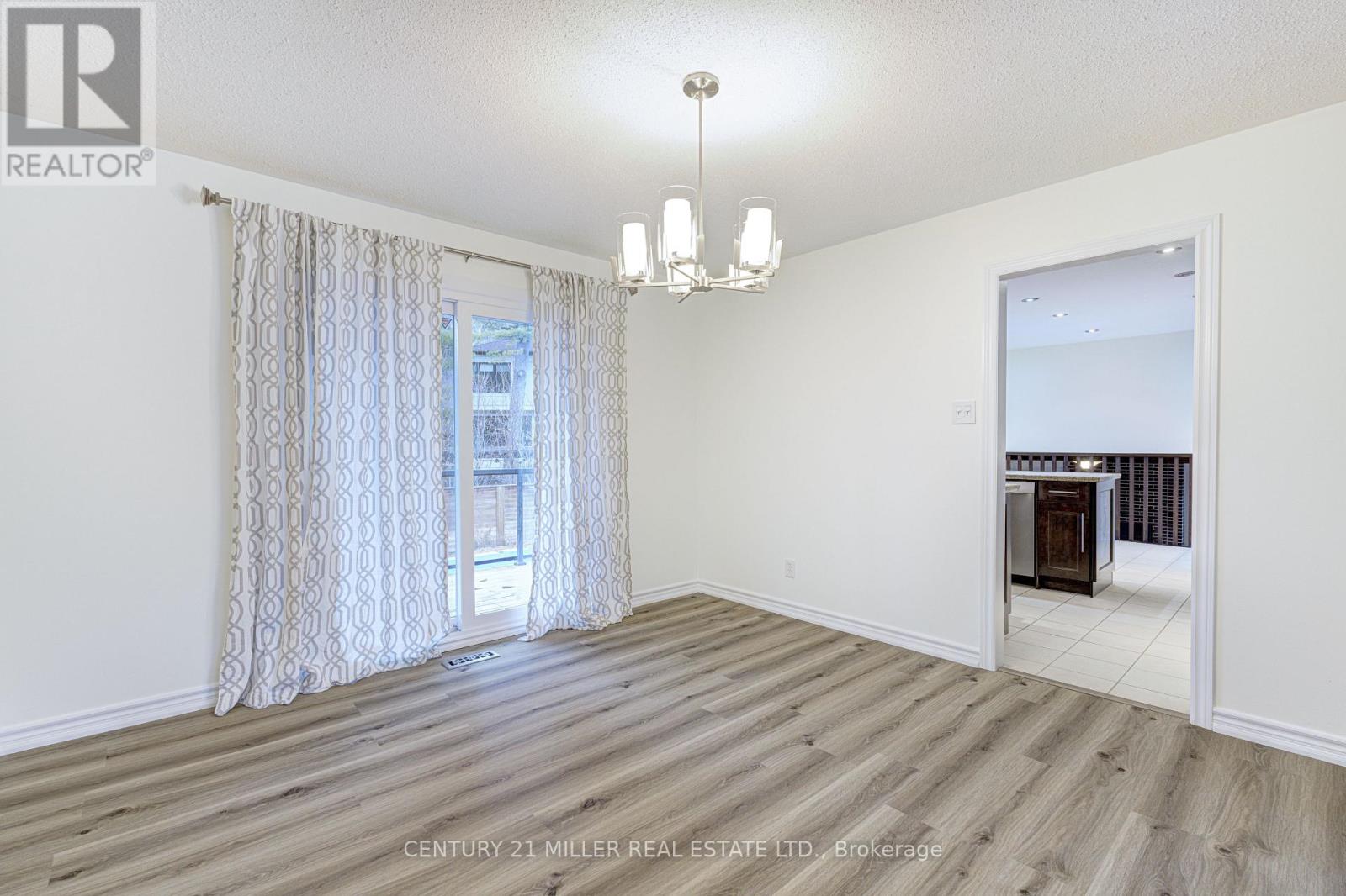 163 Castle Crescent, Oakville, Ontario  L6J 5H4 - Photo 11 - W12705390