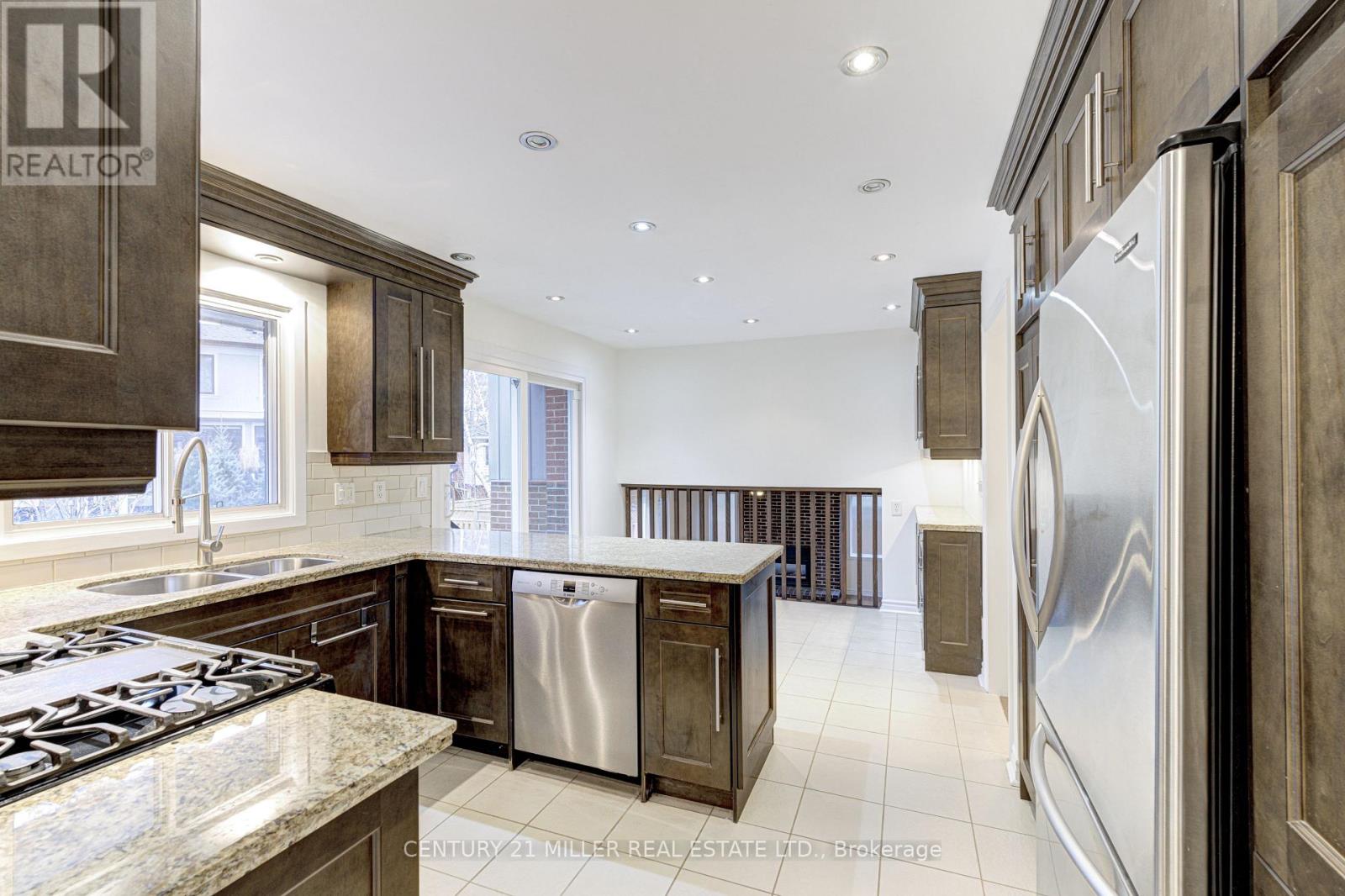 163 Castle Crescent, Oakville, Ontario  L6J 5H4 - Photo 13 - W12705390