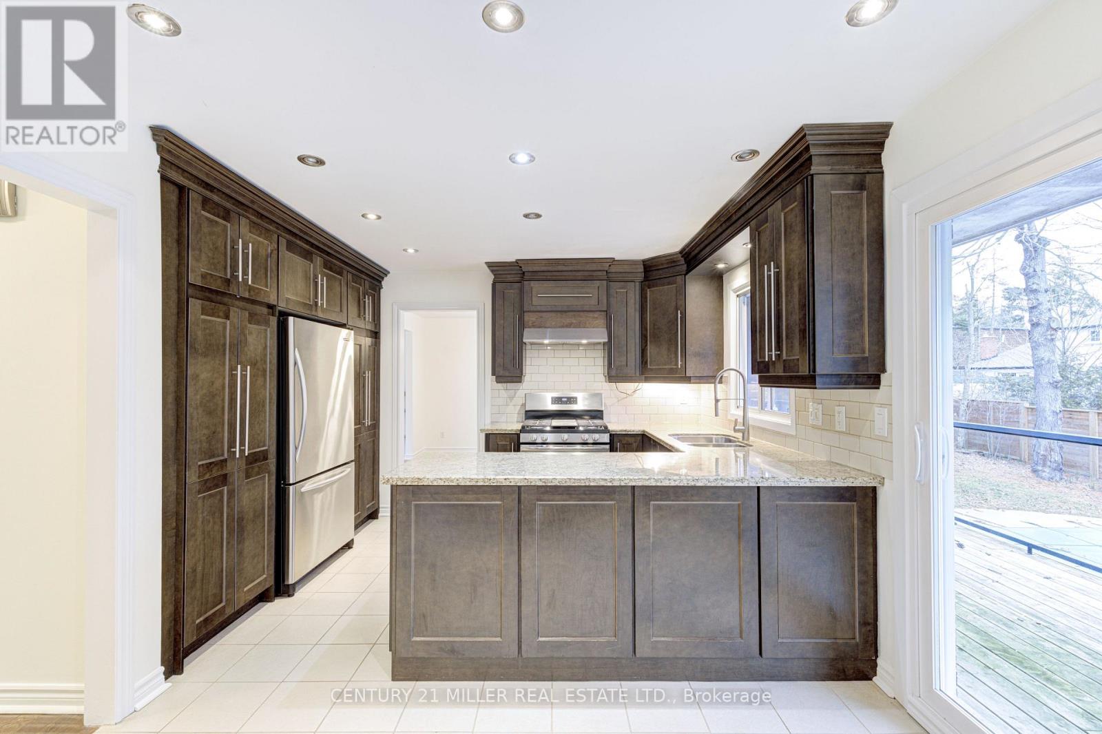 163 Castle Crescent, Oakville, Ontario  L6J 5H4 - Photo 16 - W12705390