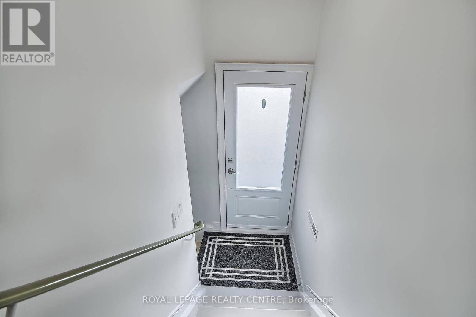 Lower - 2320 Hensall Street, Mississauga, Ontario  L5A 2S9 - Photo 3 - W12705414