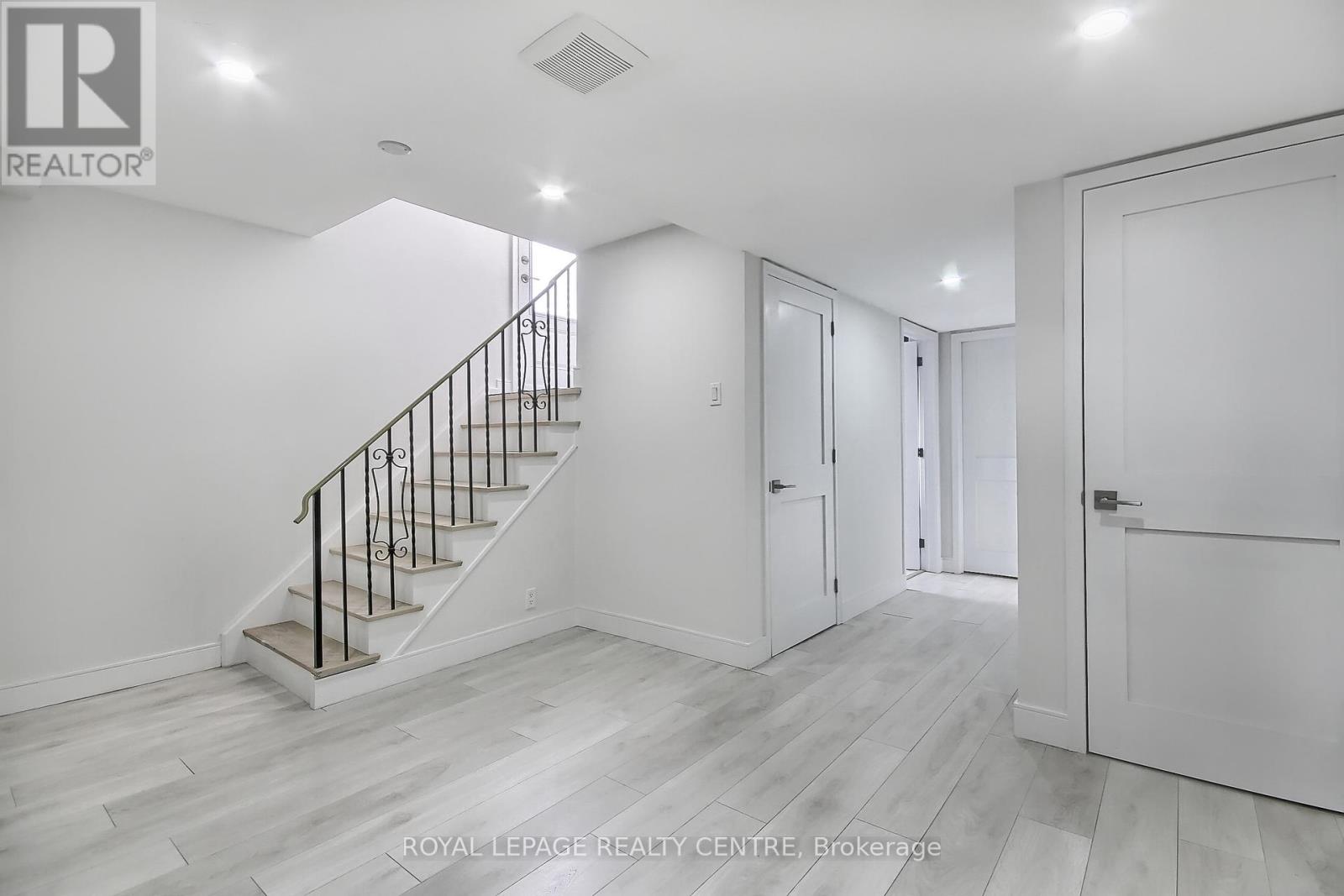 Lower - 2320 Hensall Street, Mississauga, Ontario  L5A 2S9 - Photo 4 - W12705414