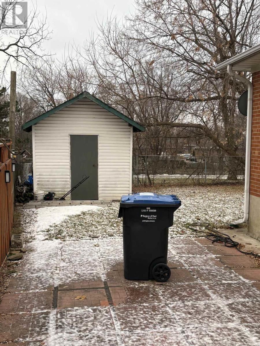 33 Ashwood Crescent, Brampton, Ontario  L6T 1M1 - Photo 10 - W12705420