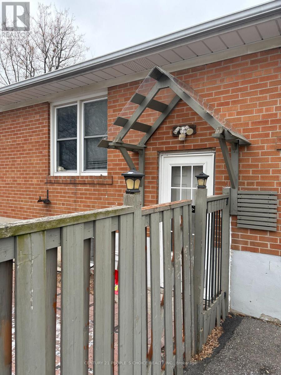 33 Ashwood Crescent, Brampton, Ontario  L6T 1M1 - Photo 11 - W12705420