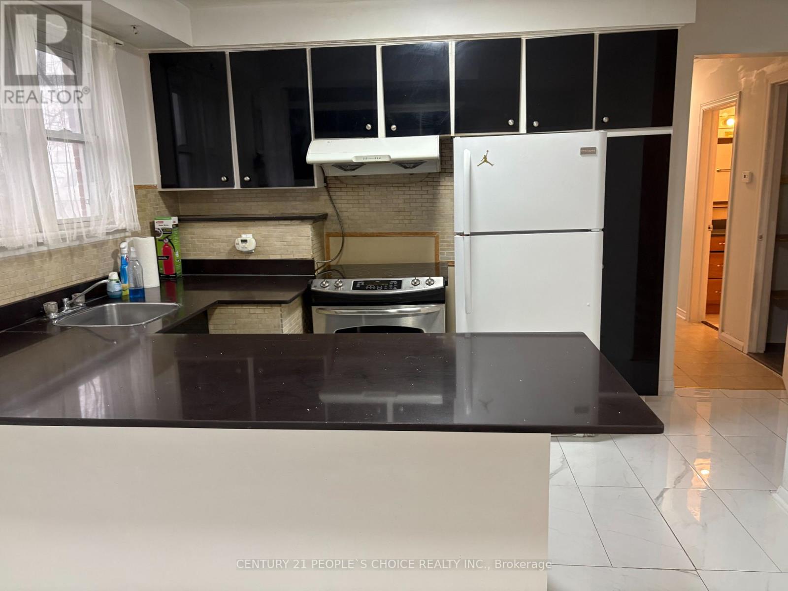 33 Ashwood Crescent, Brampton, Ontario  L6T 1M1 - Photo 4 - W12705420