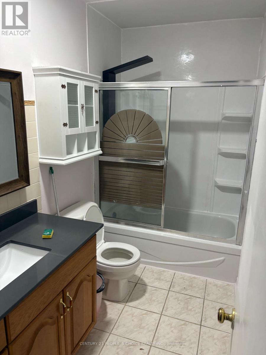 33 Ashwood Crescent, Brampton, Ontario  L6T 1M1 - Photo 8 - W12705420