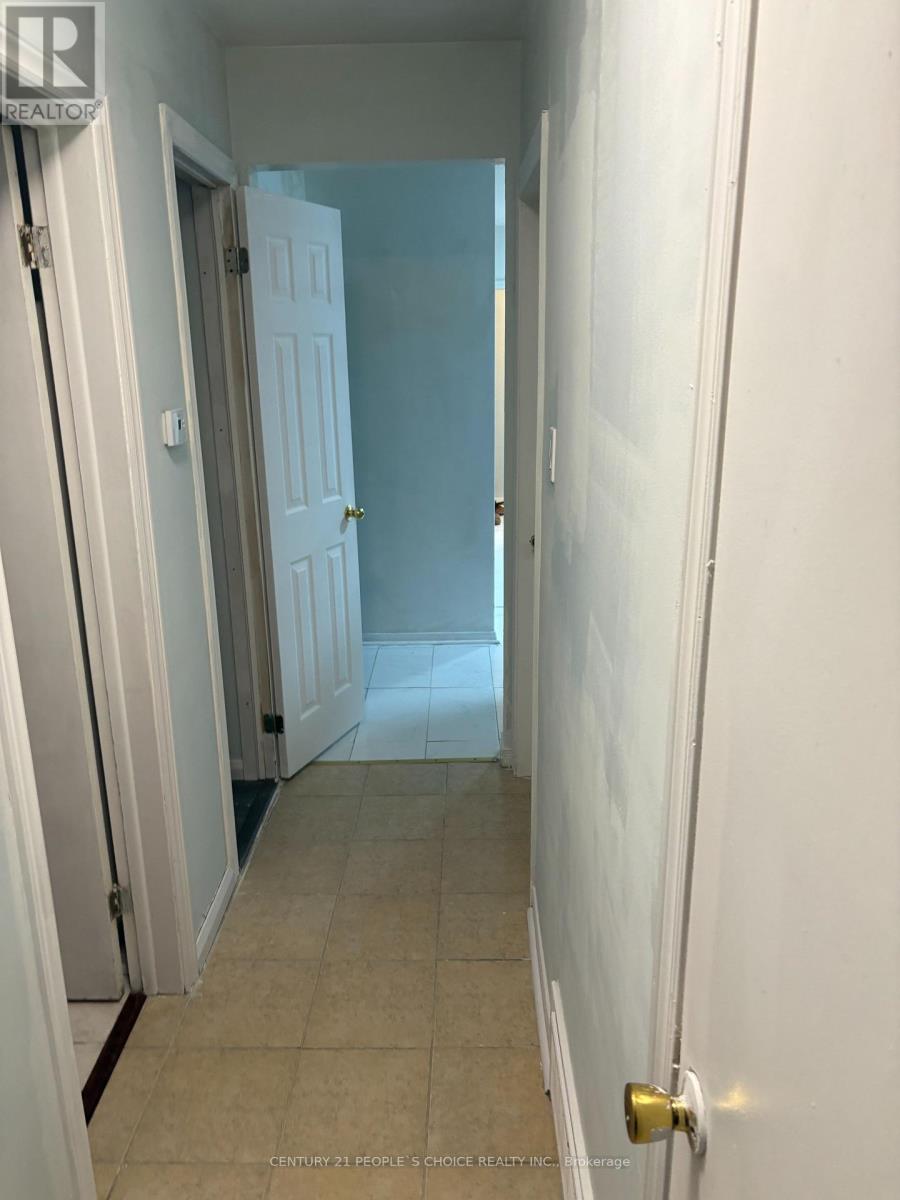 33 Ashwood Crescent, Brampton, Ontario  L6T 1M1 - Photo 9 - W12705420