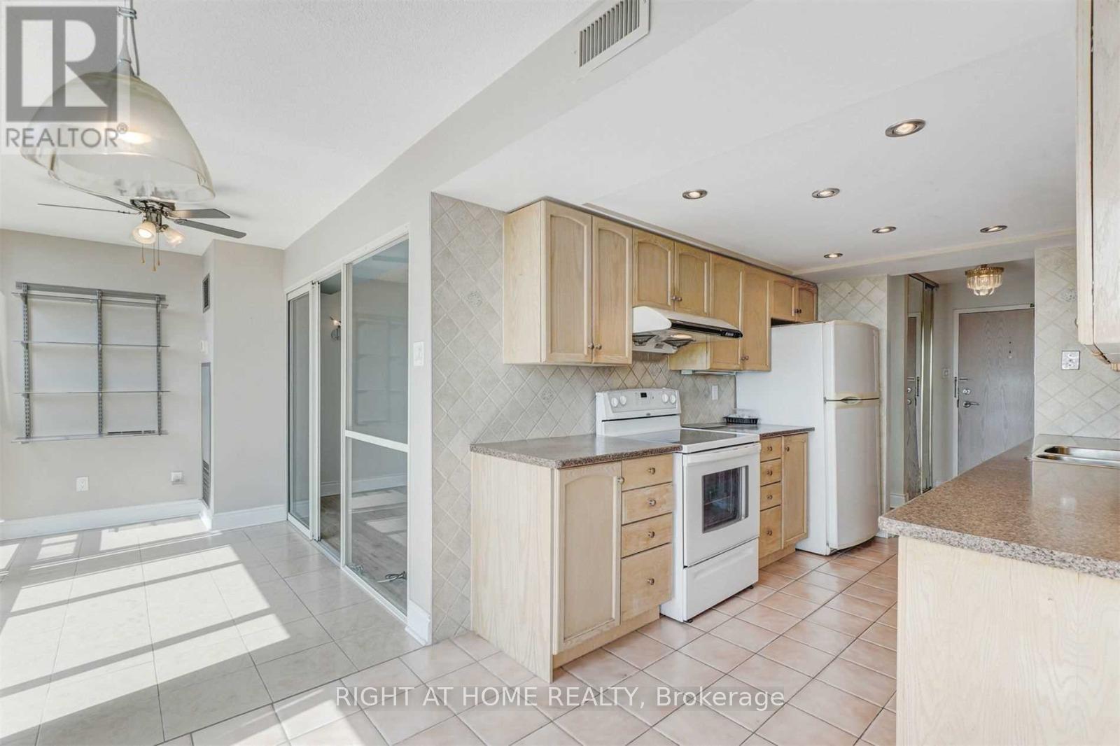 1010 - 330 Rathburn Road, Mississauga, Ontario  L5B 3Y2 - Photo 21 - W12705430