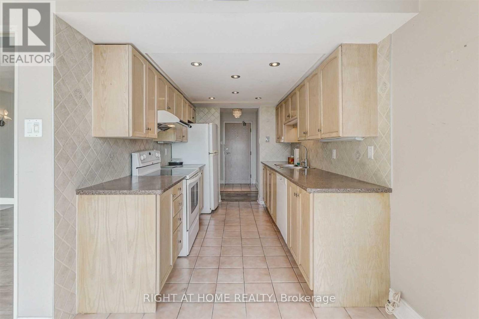 1010 - 330 Rathburn Road, Mississauga, Ontario  L5B 3Y2 - Photo 23 - W12705430