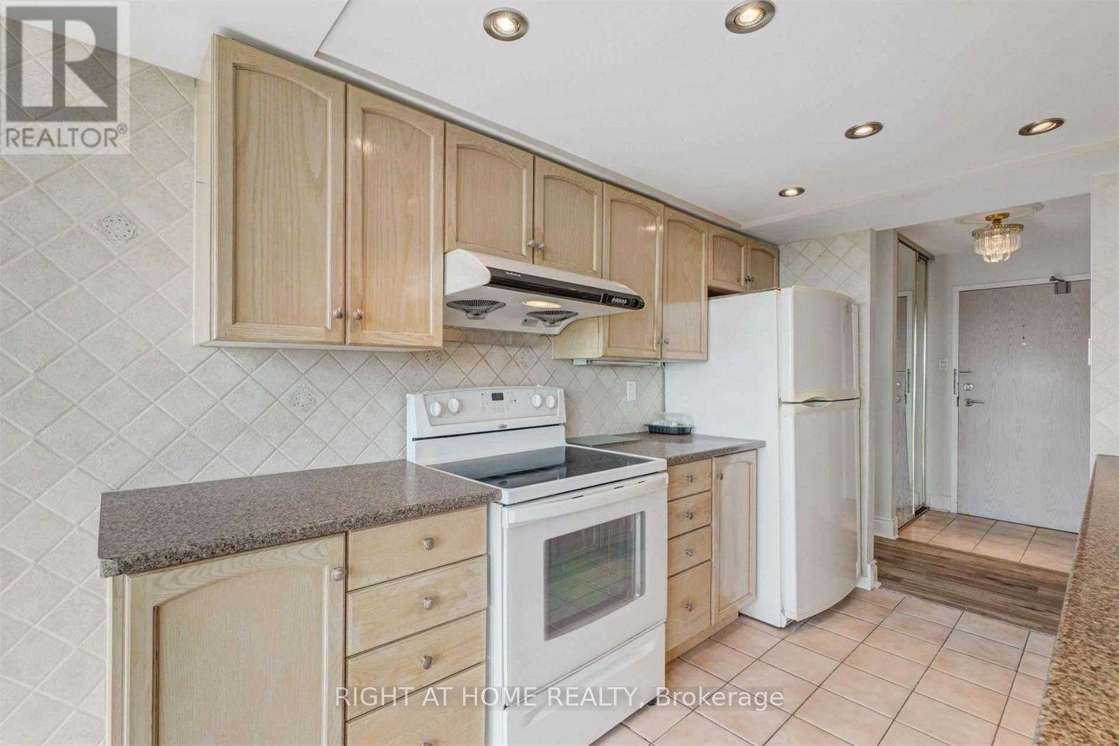 1010 - 330 Rathburn Road, Mississauga, Ontario  L5B 3Y2 - Photo 24 - W12705430