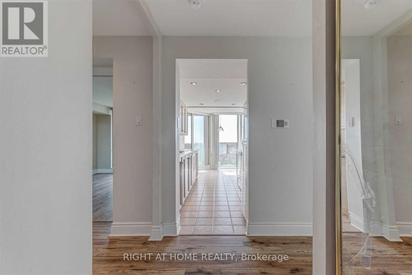 1010 - 330 Rathburn Road, Mississauga, Ontario  L5B 3Y2 - Photo 26 - W12705430