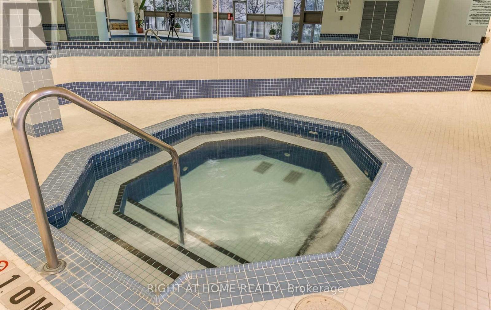 1010 - 330 Rathburn Road, Mississauga, Ontario  L5B 3Y2 - Photo 34 - W12705430