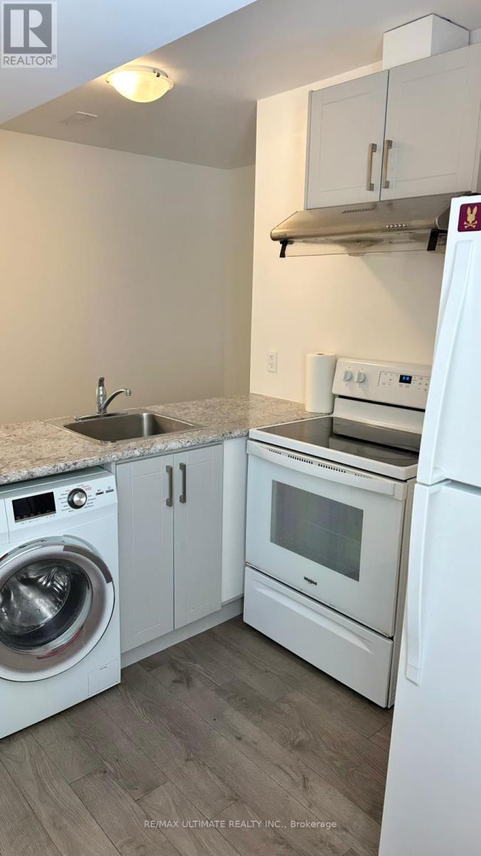 31 Denistoun Street, Welland, Ontario  L3C 0H6 - Photo 3 - X12705412