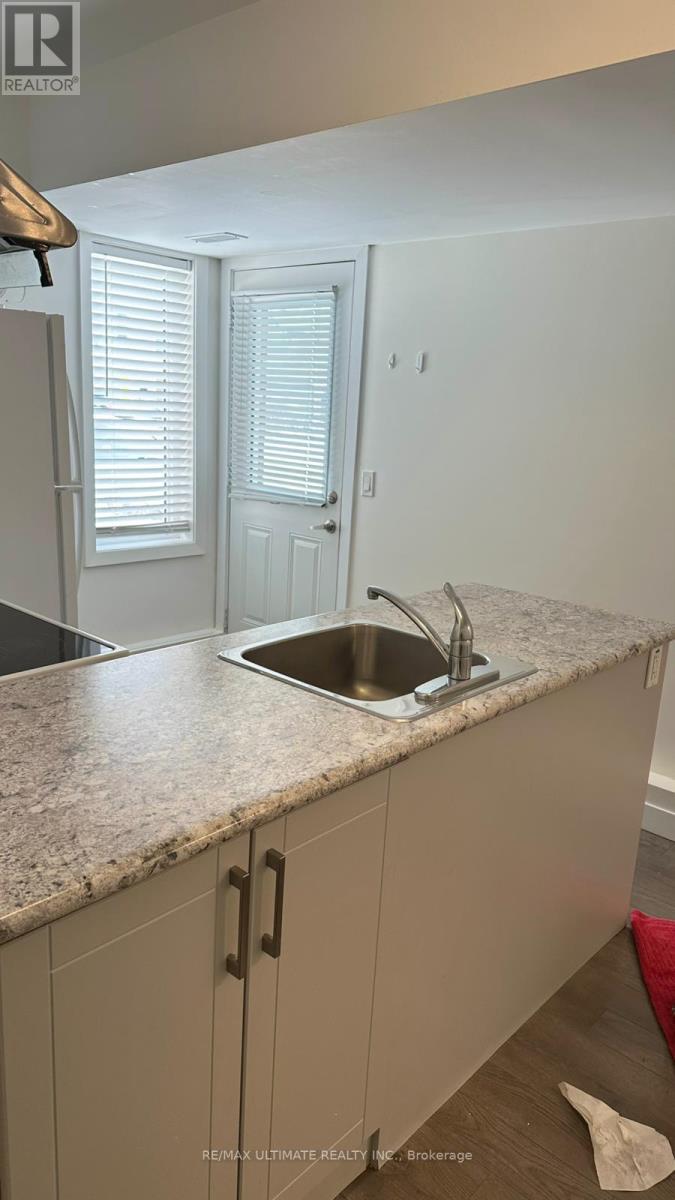 31 Denistoun Street, Welland, Ontario  L3C 0H6 - Photo 4 - X12705412