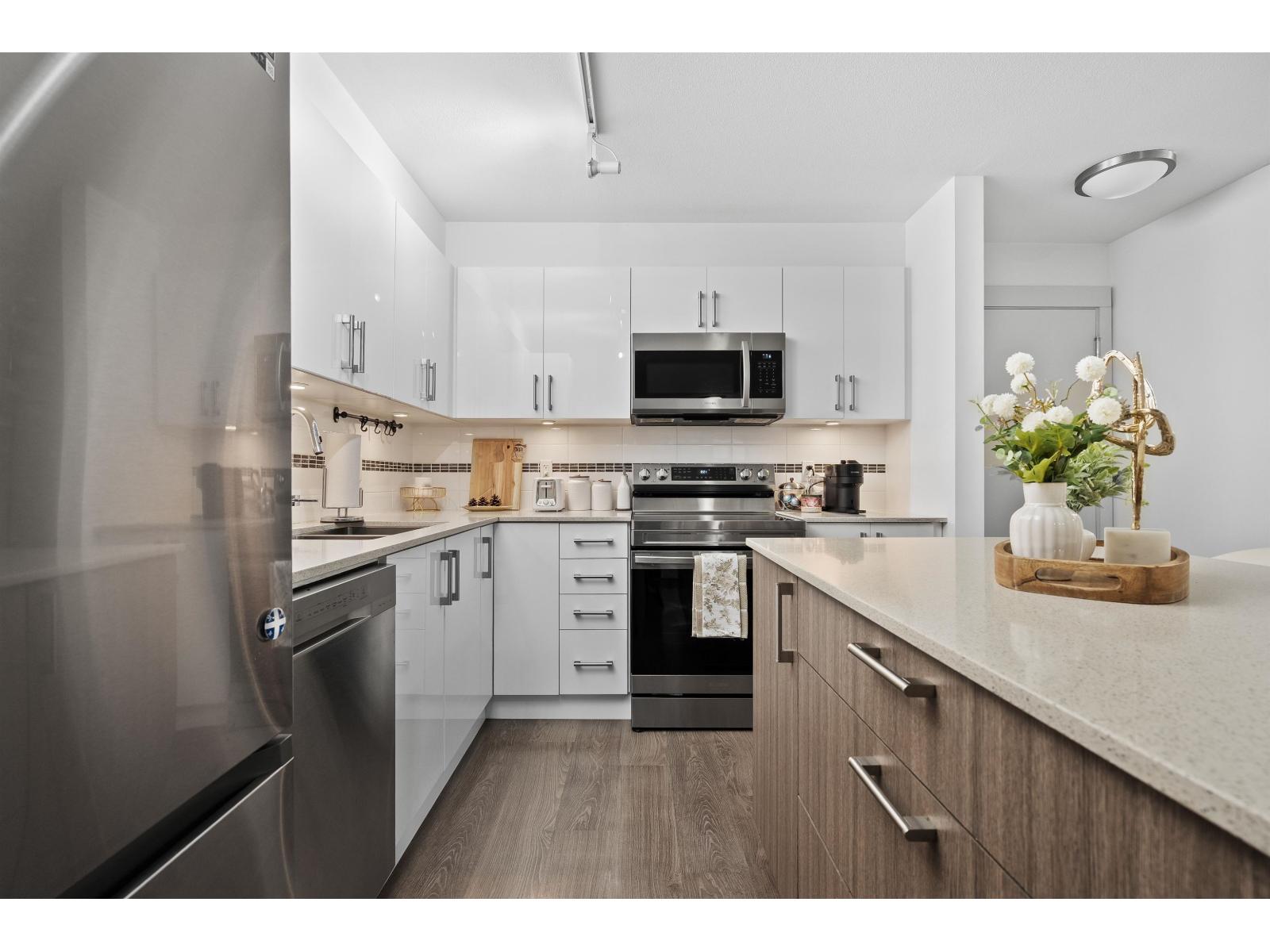 215 8733 160 Street, Surrey, British Columbia V4N 6P9 - Photo 2 - R3075535