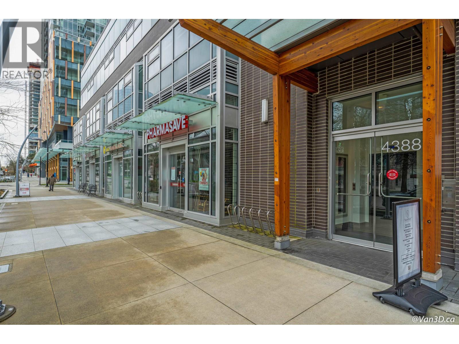 Listing Picture 2 of 3 : 304 4388 BERESFORD STREET, Burnaby / 本拿比 - 魯藝地產 Yvonne Lu Group - MLS Medallion Club Member