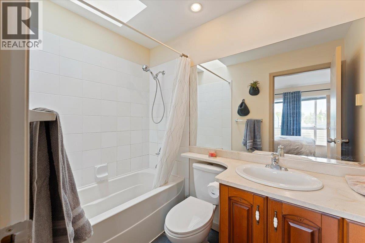 6878 Village Green, Burnaby, British Columbia  V5E 4K9 - Photo 19 - R3080404