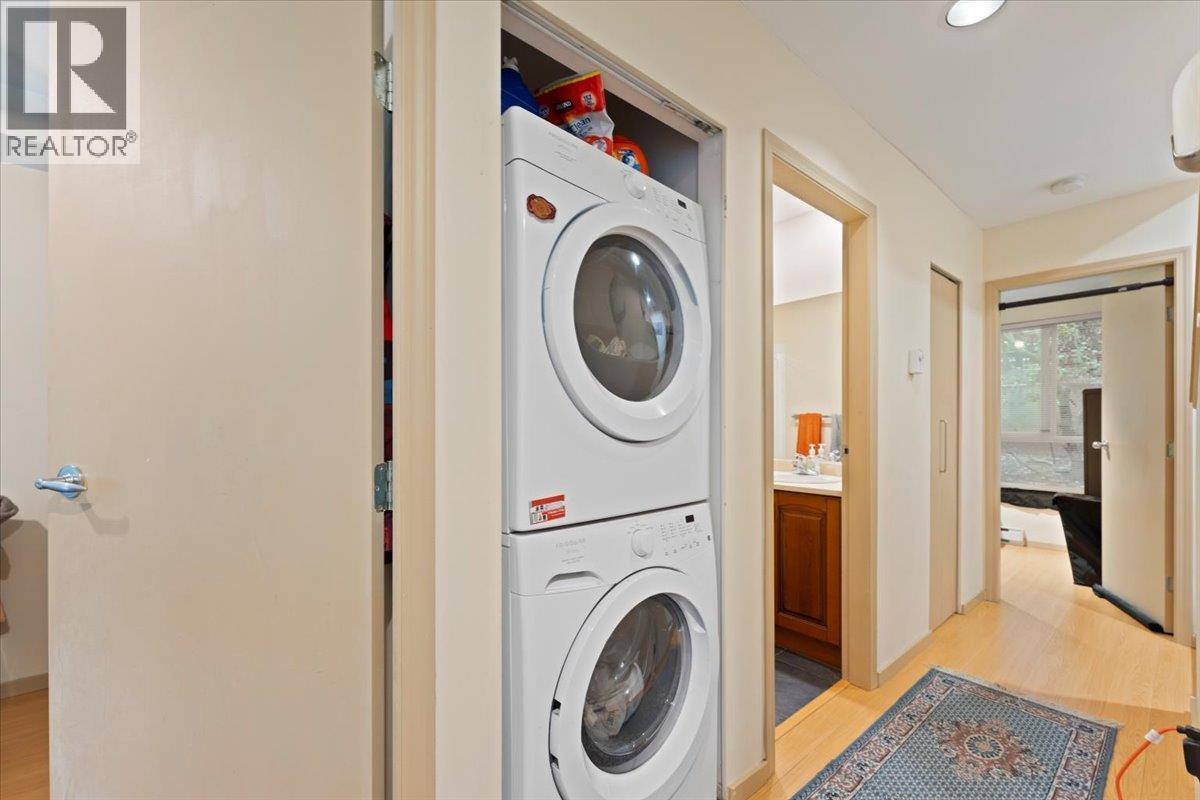 6878 Village Green, Burnaby, British Columbia  V5E 4K9 - Photo 23 - R3080404