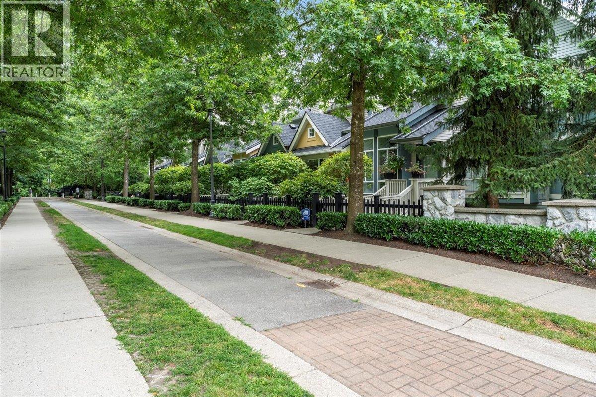 6878 Village Green, Burnaby, British Columbia  V5E 4K9 - Photo 31 - R3080404