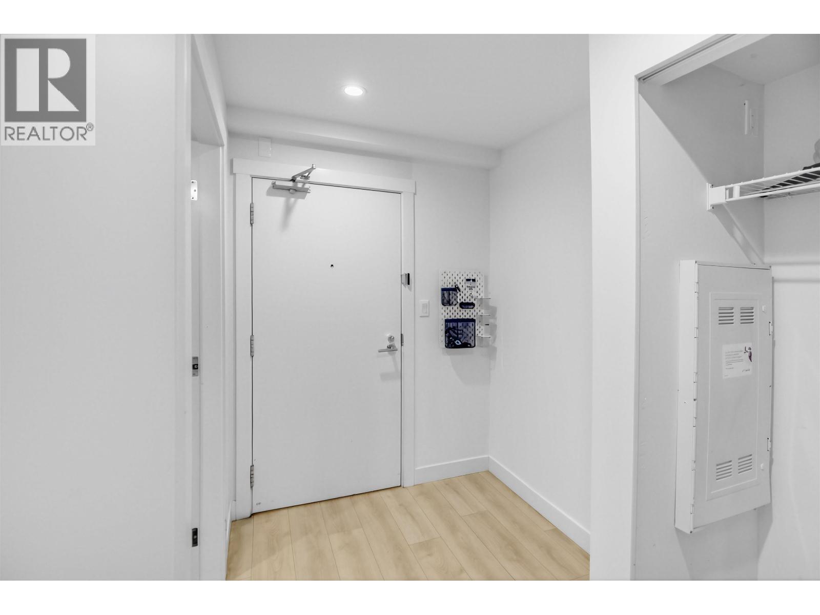 309 1519 Crown Street, North Vancouver, British Columbia  V7J 1G6 - Photo 3 - R3080041