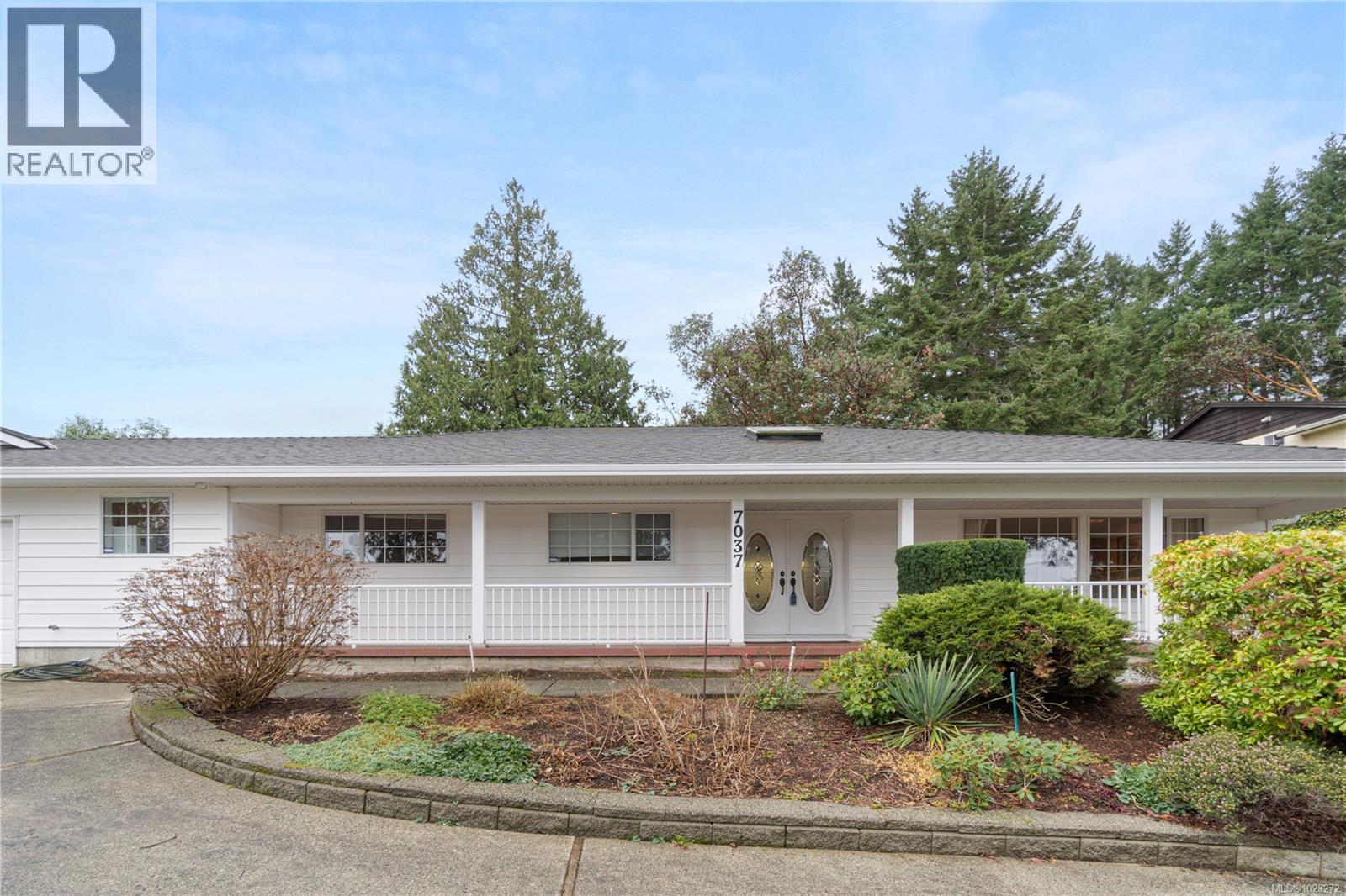 7037 Dickinson Rd, Lantzville, British Columbia