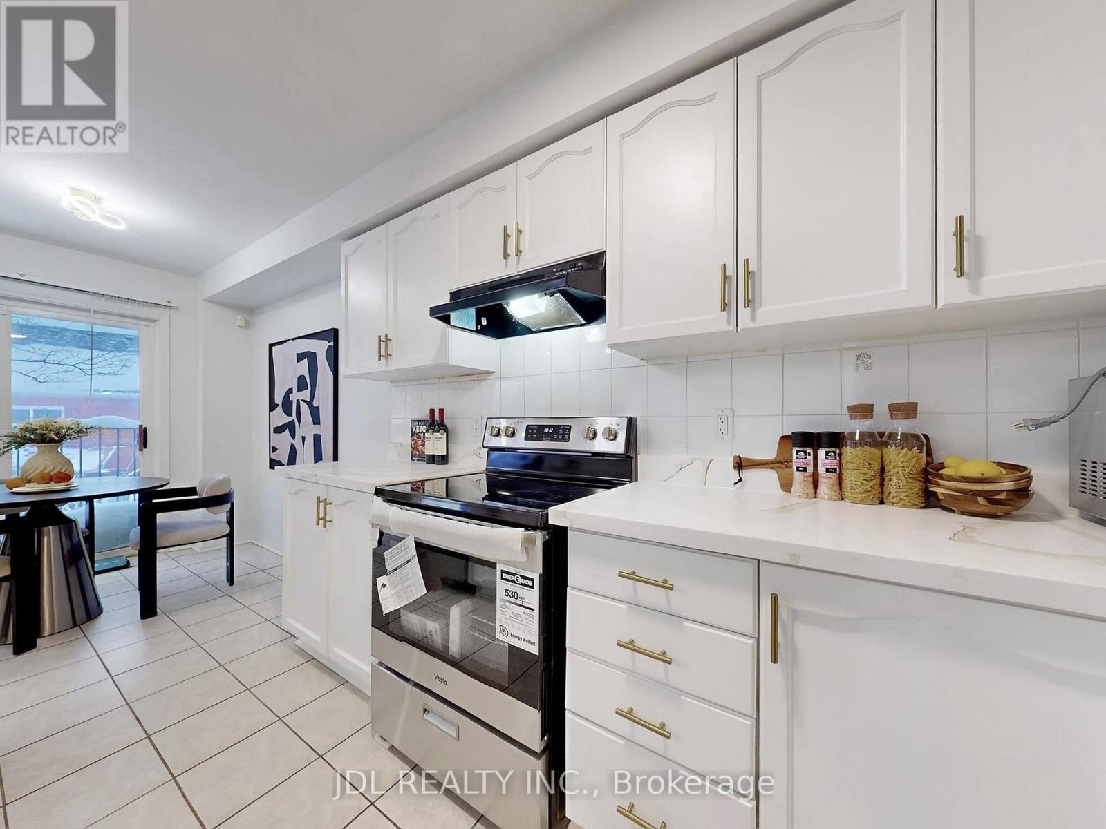 39 - 2 Clay Brick Court, Brampton, Ontario  L6V 4M7 - Photo 12 - W12703114