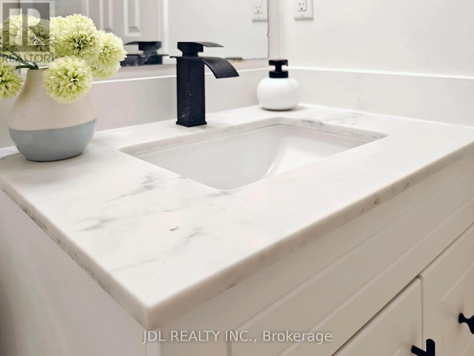 39 - 2 Clay Brick Court, Brampton, Ontario  L6V 4M7 - Photo 25 - W12703114