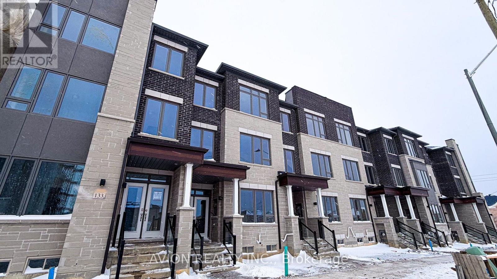 131 Vine Cliff Boulevard, Markham, Ontario  L6C 3T5 - Photo 2 - N12705460