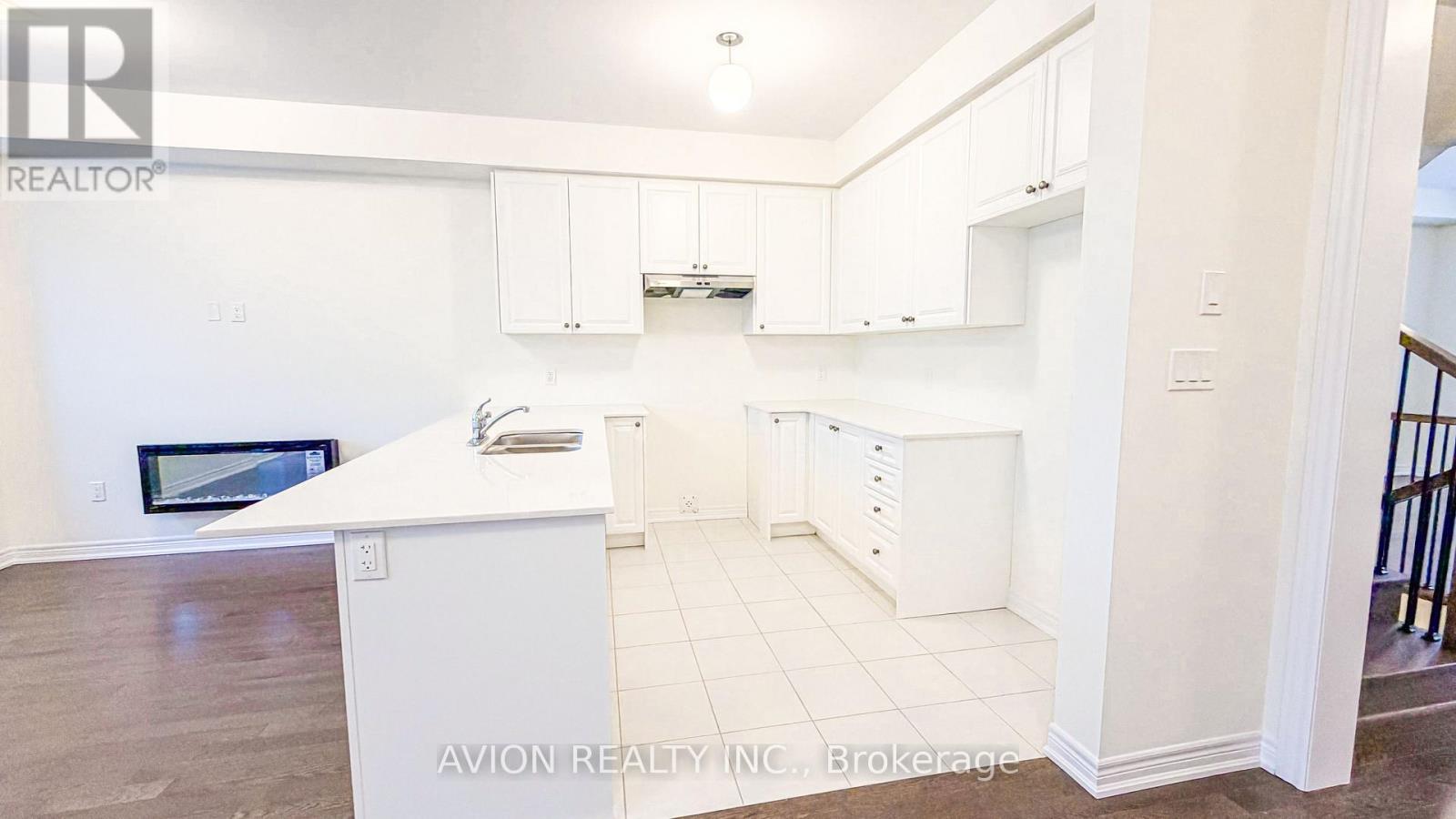 131 Vine Cliff Boulevard, Markham, Ontario  L6C 3T5 - Photo 7 - N12705460