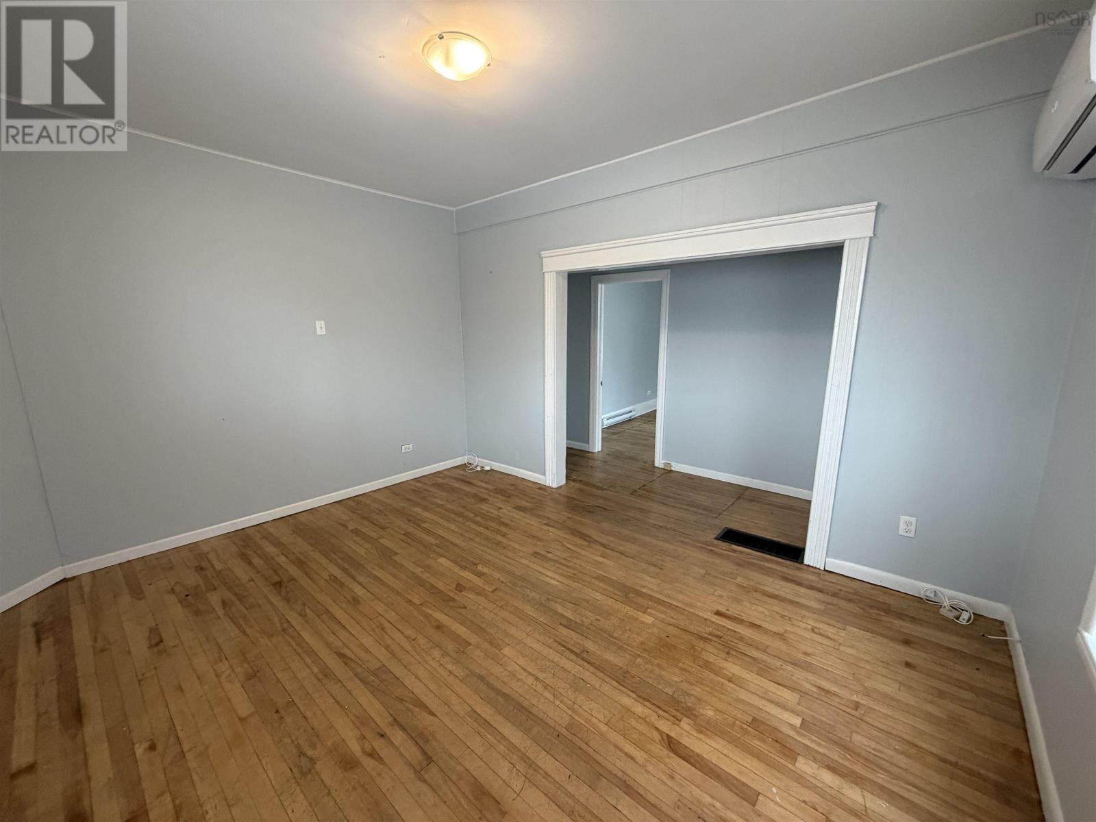 32 Emmanuel Street, Stellarton, Nova Scotia  B0K 1S0 - Photo 5 - 202601018