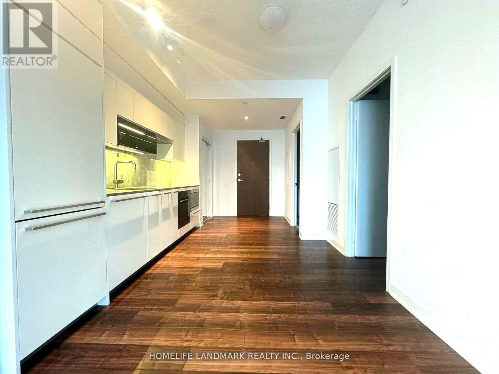 608 - 90 Queens Whalf Road, Toronto, Ontario  M5V 0J4 - Photo 3 - C12705490