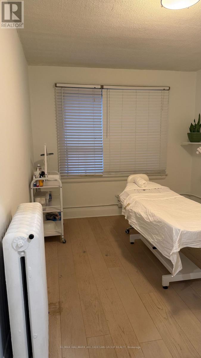 2nd Level - 728 St Clair Avenue W, Toronto, Ontario  M6C 1B3 - Photo 6 - C12705512