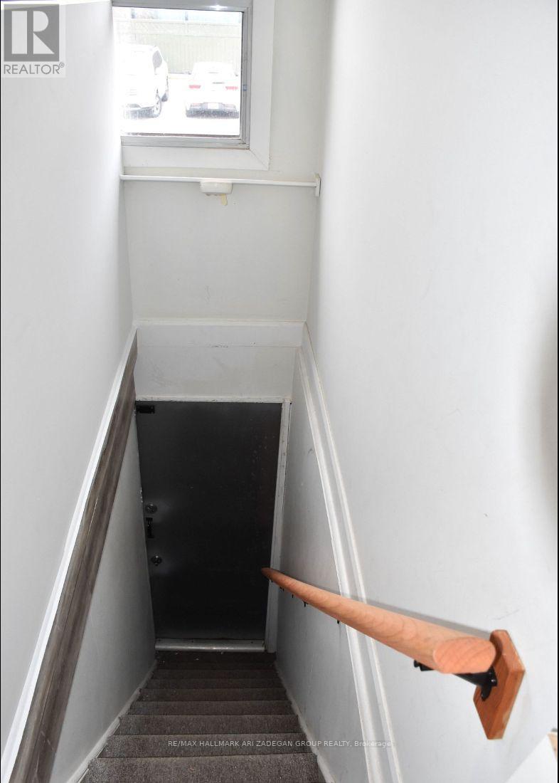 2nd Level - 728 St Clair Avenue W, Toronto, Ontario  M6C 1B3 - Photo 7 - C12705512