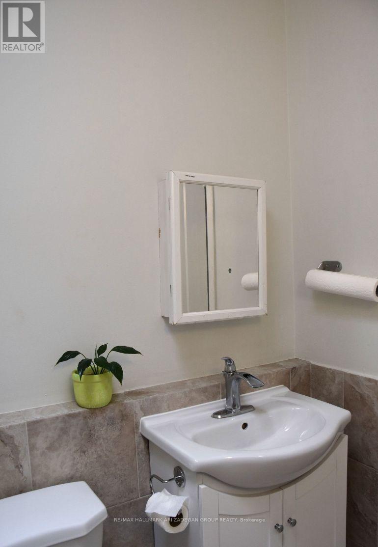 2nd Level - 728 St Clair Avenue W, Toronto, Ontario  M6C 1B3 - Photo 9 - C12705512