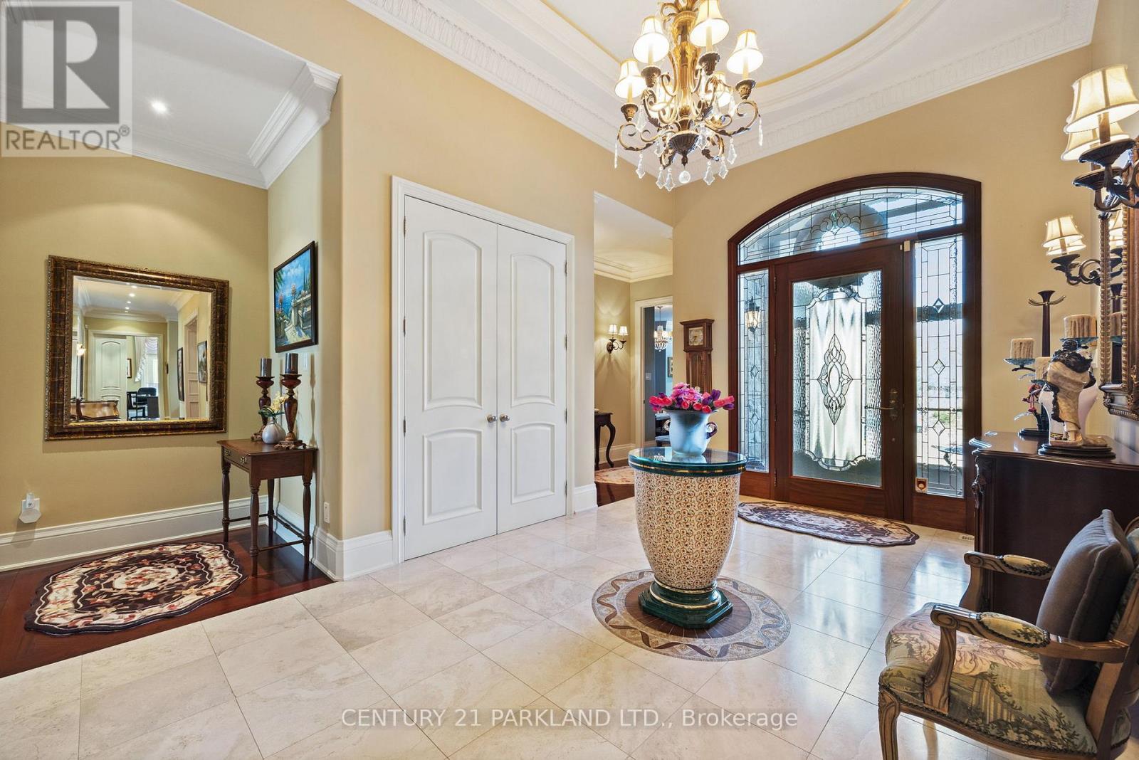 16 Boyle Drive, Richmond Hill, Ontario  L4C 6C9 - Photo 4 - N12705486