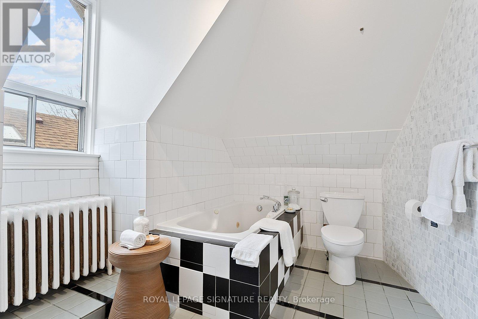 28 Shannon Street, Toronto, Ontario  M6J 2E7 - Photo 34 - C12705340