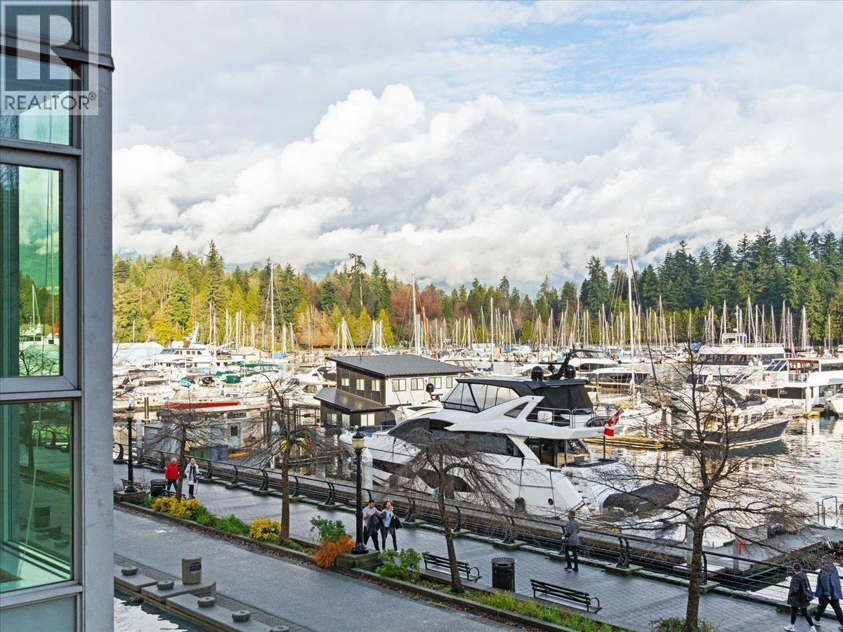 205 1717 Bayshore Drive, Vancouver, British Columbia  V6G 3H3 - Photo 2 - R3065768