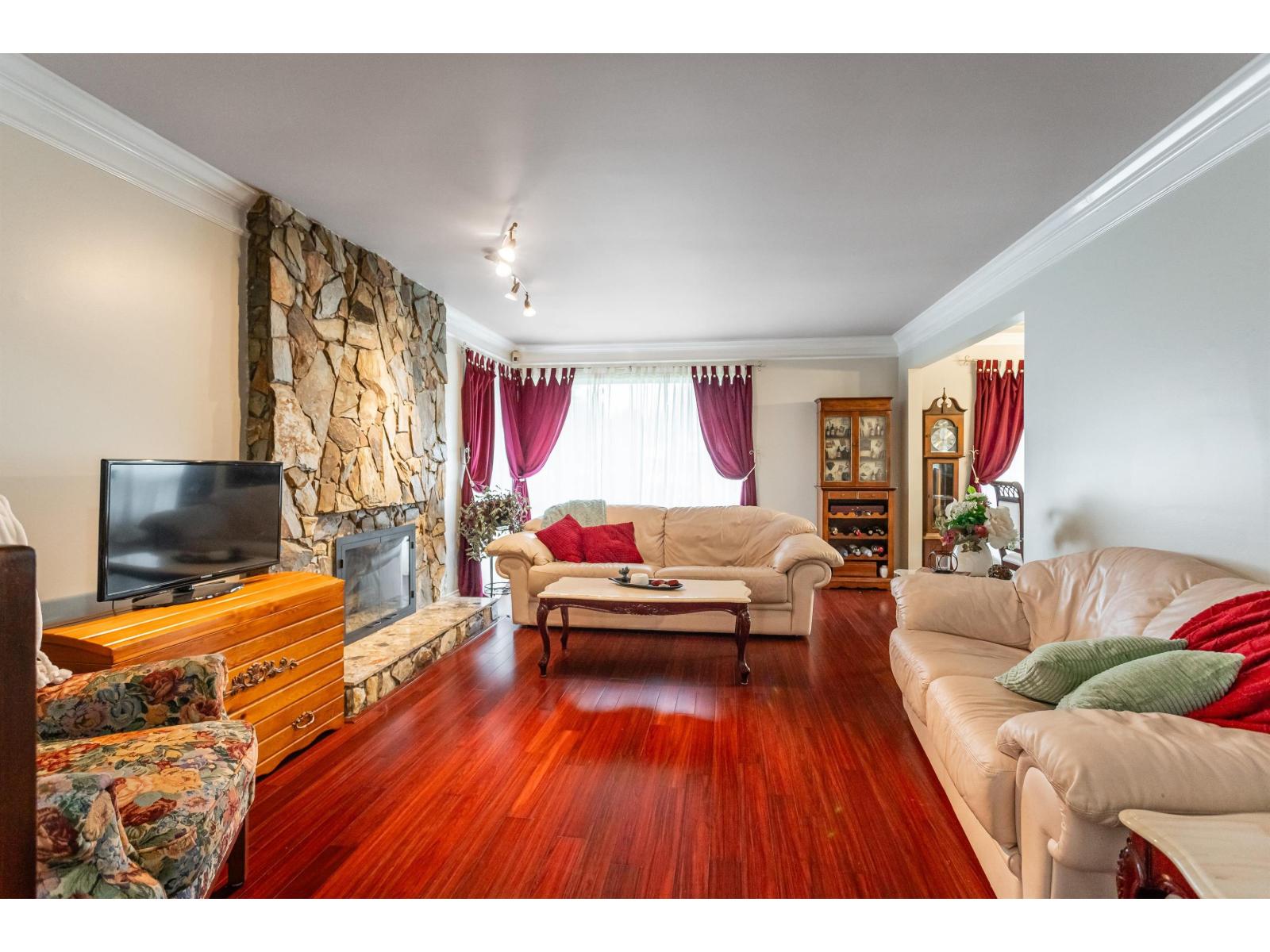 8971 145a Street, Surrey, British Columbia  V3R 7J7 - Photo 5 - R3080347