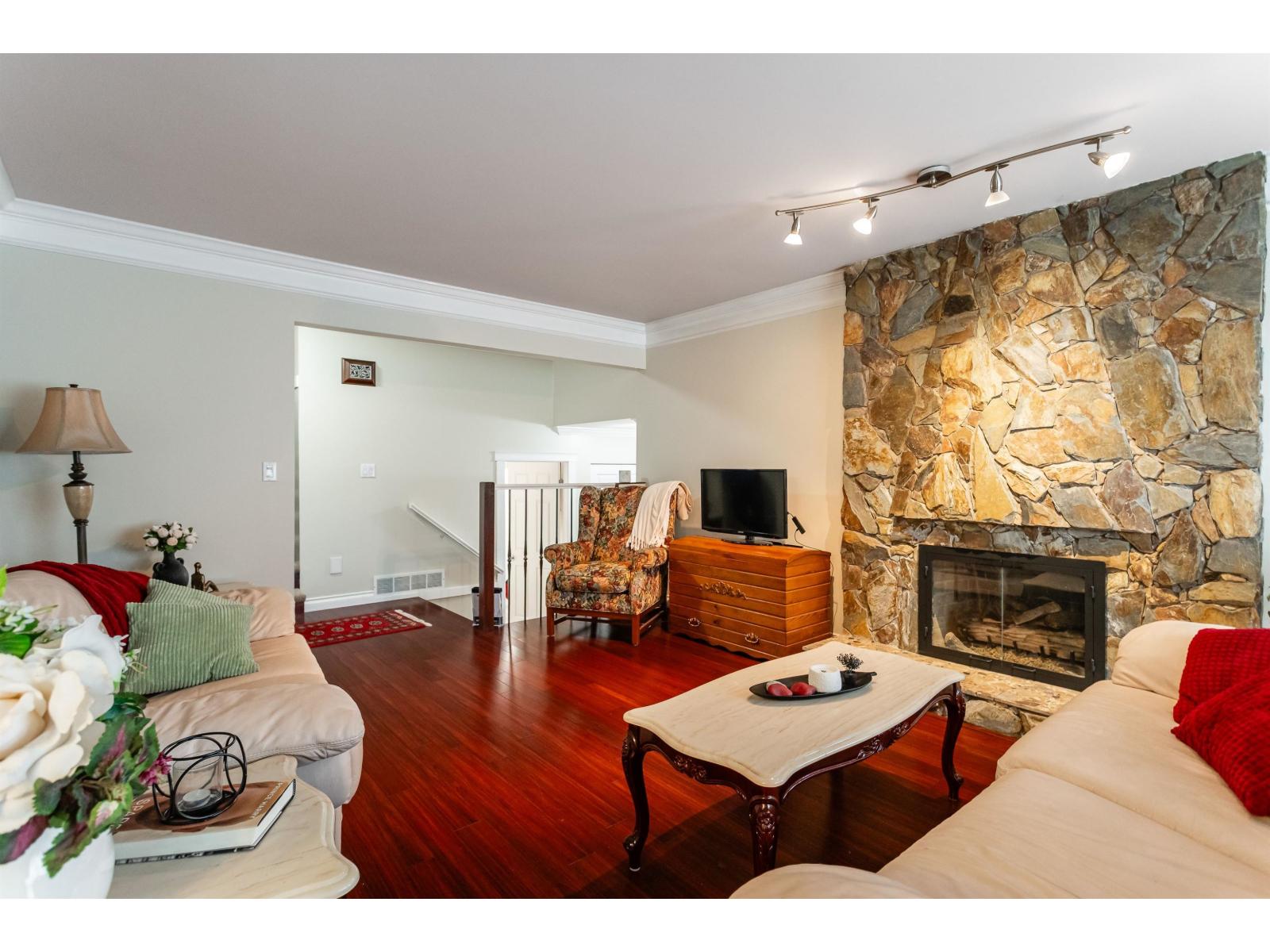 8971 145a Street, Surrey, British Columbia  V3R 7J7 - Photo 6 - R3080347