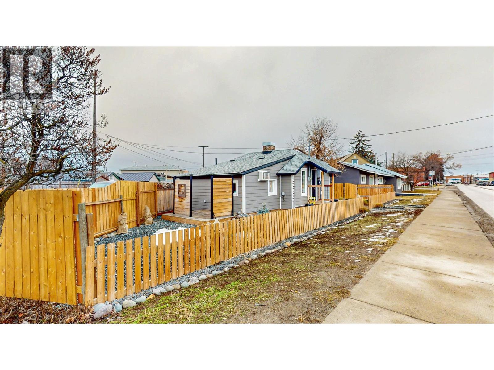 310 Kootenay Street N, Cranbrook, British Columbia V1C 3T7 - Photo 2 - 10372807