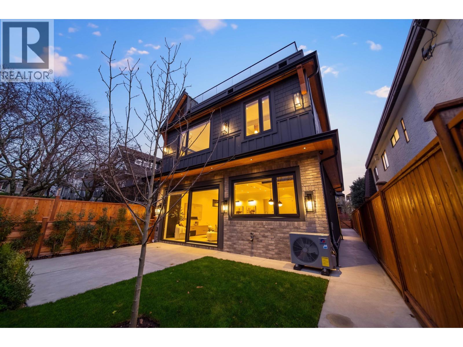 2 1841 PARKER STREET, Vancouver, British Columbia