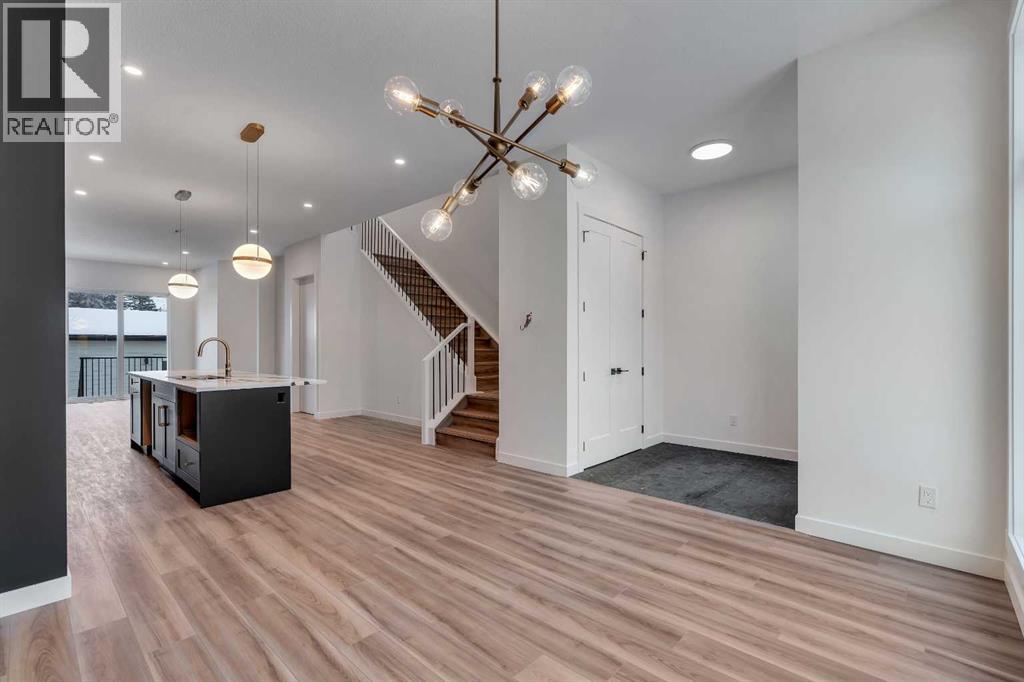 8633 48 Avenue Nw, Calgary, Alberta  T3B 2B3 - Photo 4 - A2276270