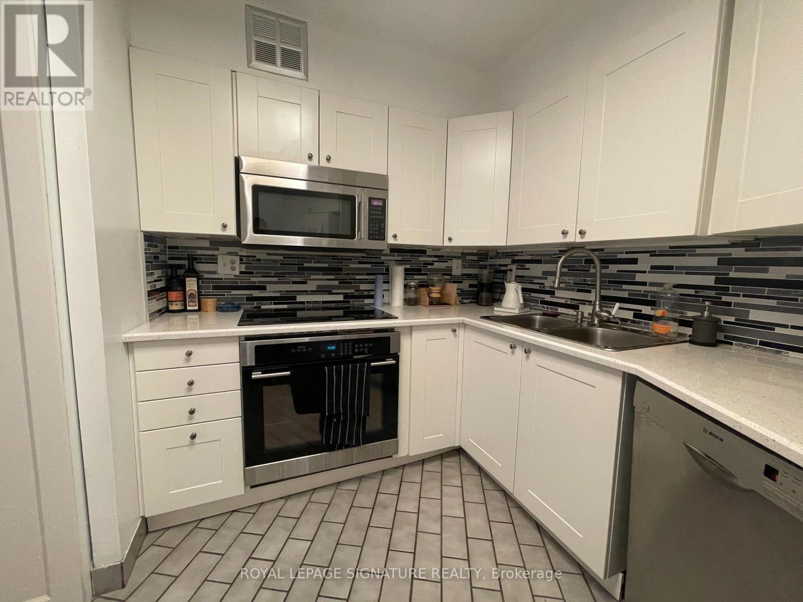 604 - 260 Queens Quay W, Toronto, Ontario  M5J 2N3 - Photo 3 - C12705552