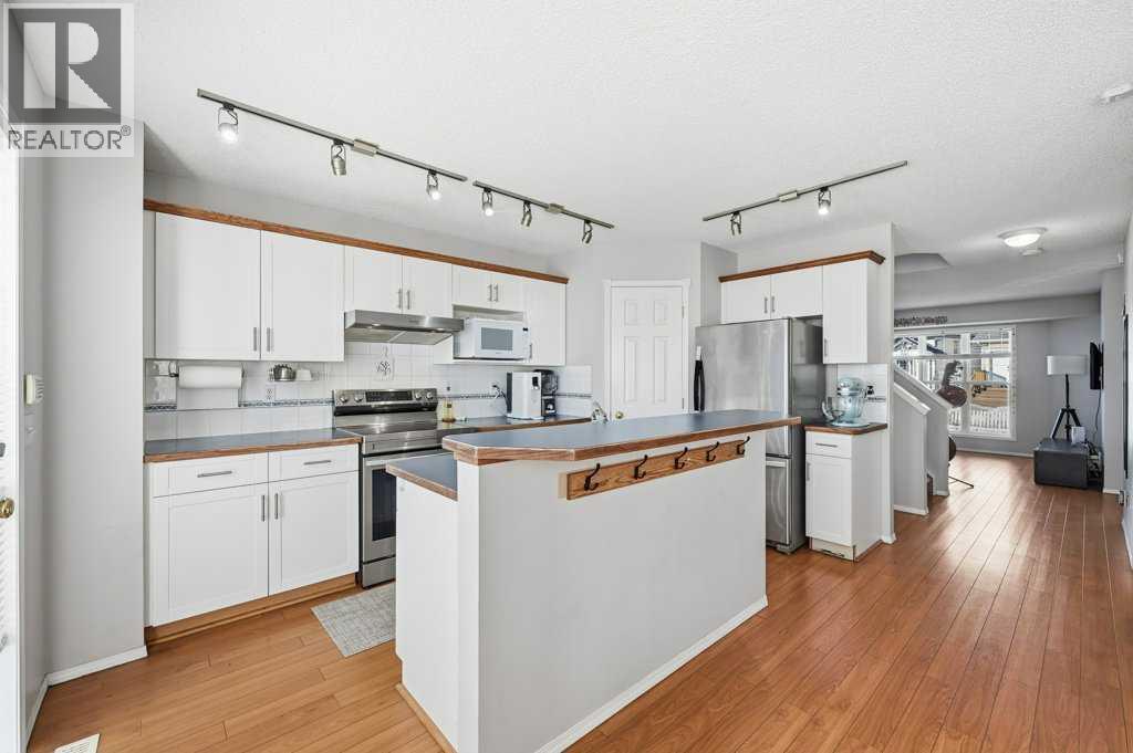 1009 Country Hills Circle Nw, Calgary, Alberta  T3K 4W7 - Photo 11 - A2279886