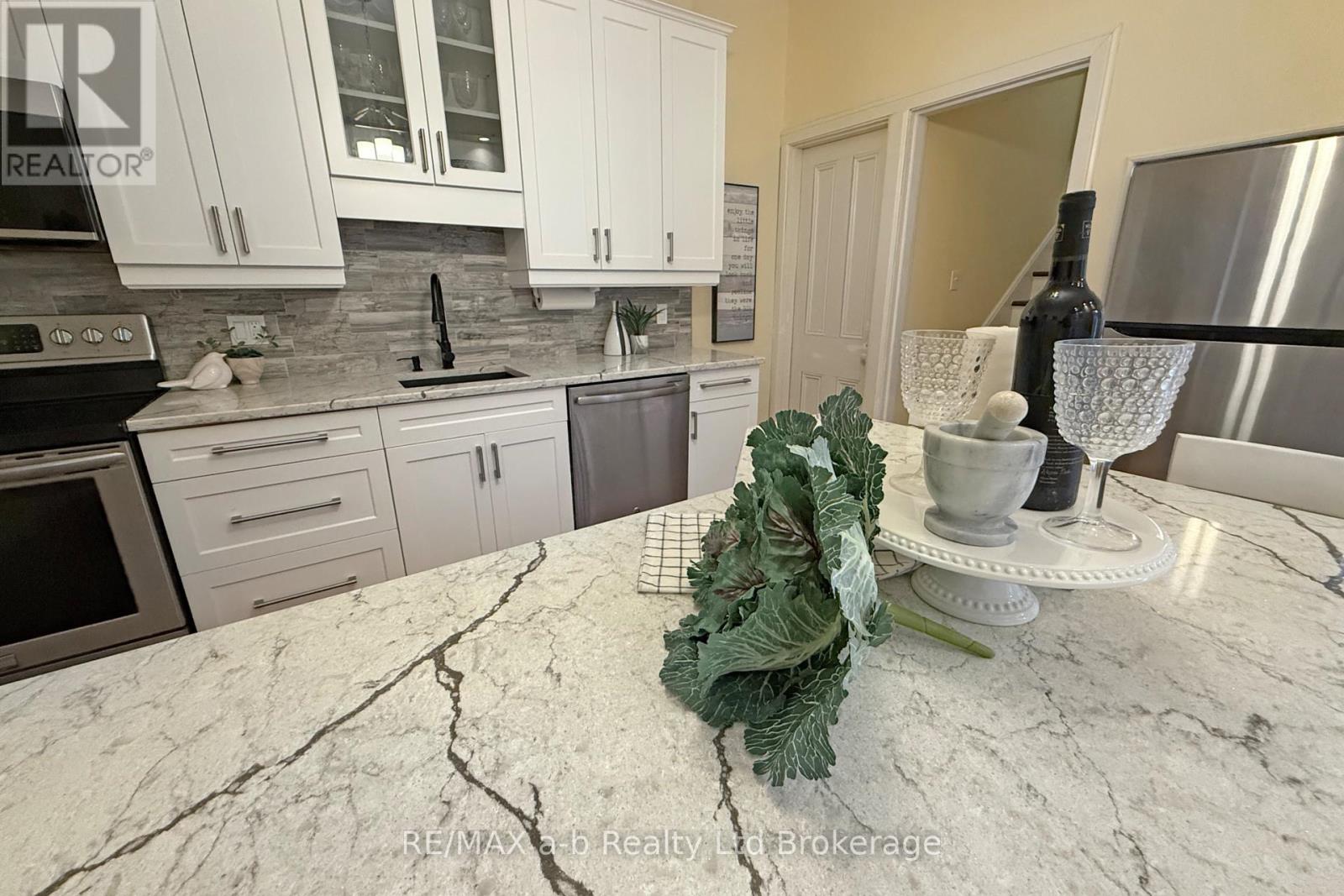 63 Vansittart Avenue, Woodstock, Ontario  N4S 6E3 - Photo 24 - X12705604