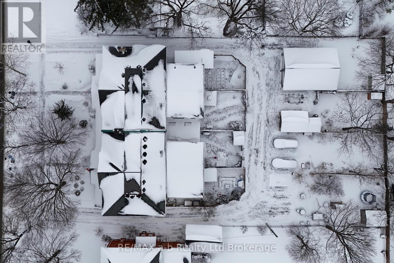 63 Vansittart Avenue, Woodstock, Ontario  N4S 6E3 - Photo 3 - X12705604