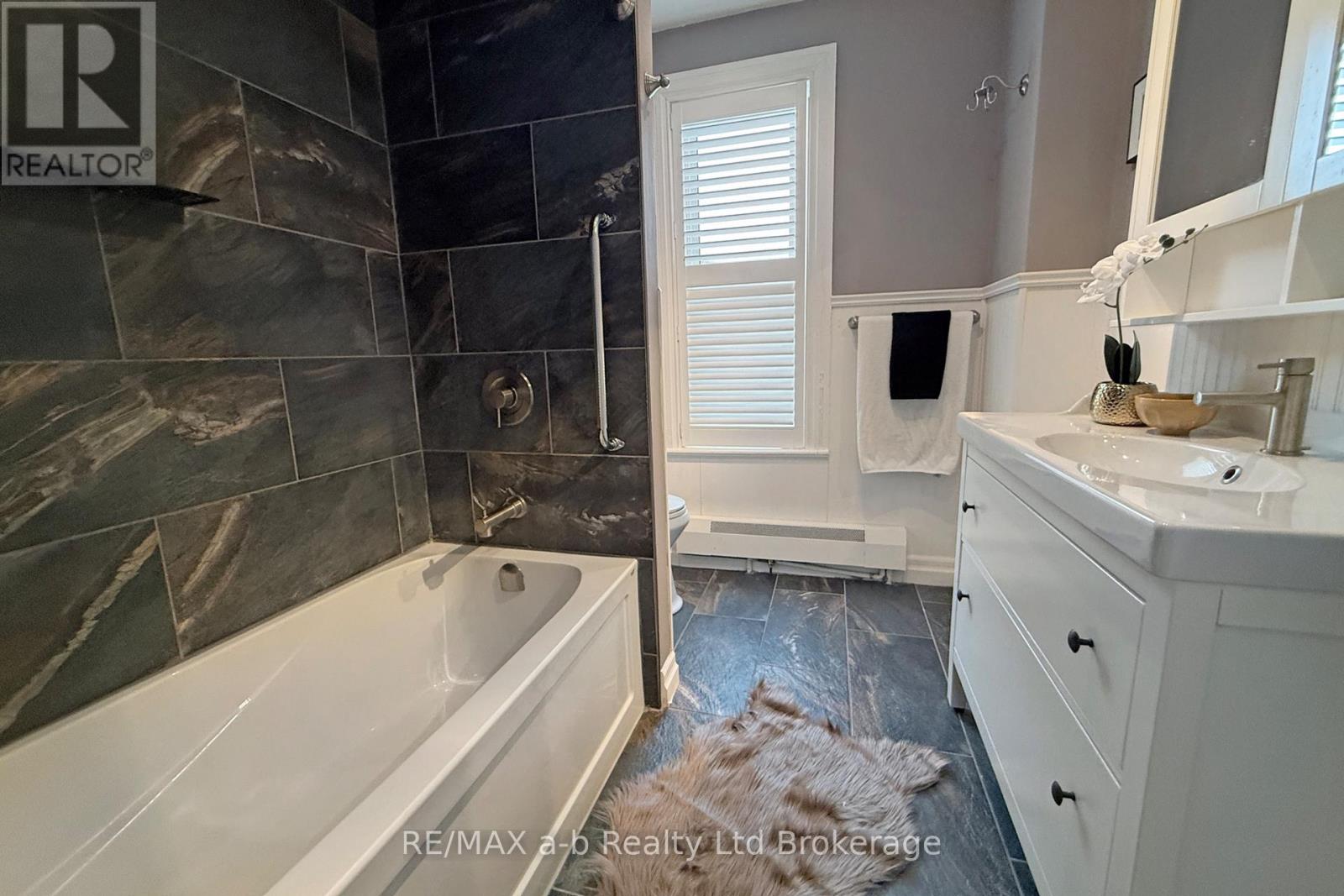 63 Vansittart Avenue, Woodstock, Ontario  N4S 6E3 - Photo 34 - X12705604