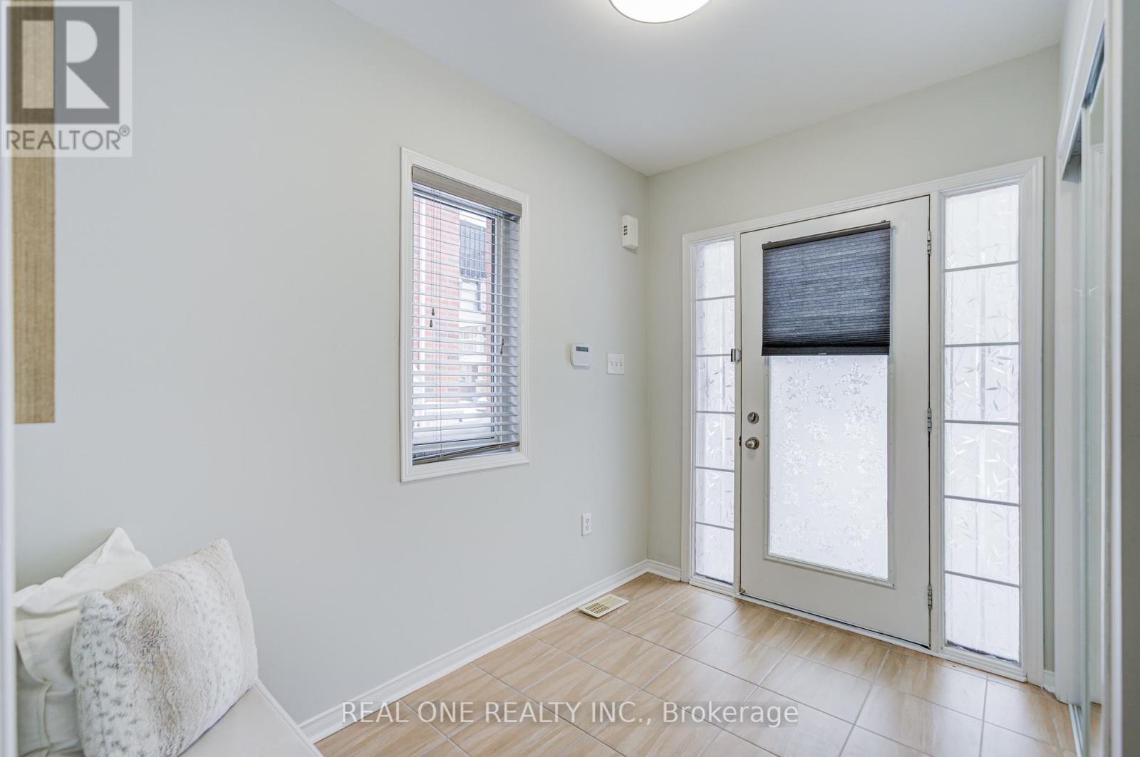 18 Latitude Lane, Whitchurch-Stouffville, Ontario  L4A 0T1 - Photo 5 - N12703288